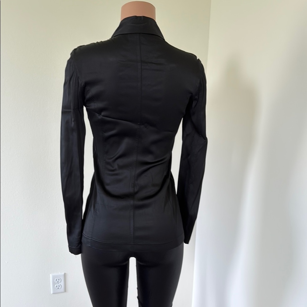 Black Fitted Blazer With Streamlined Silhouette - image 5